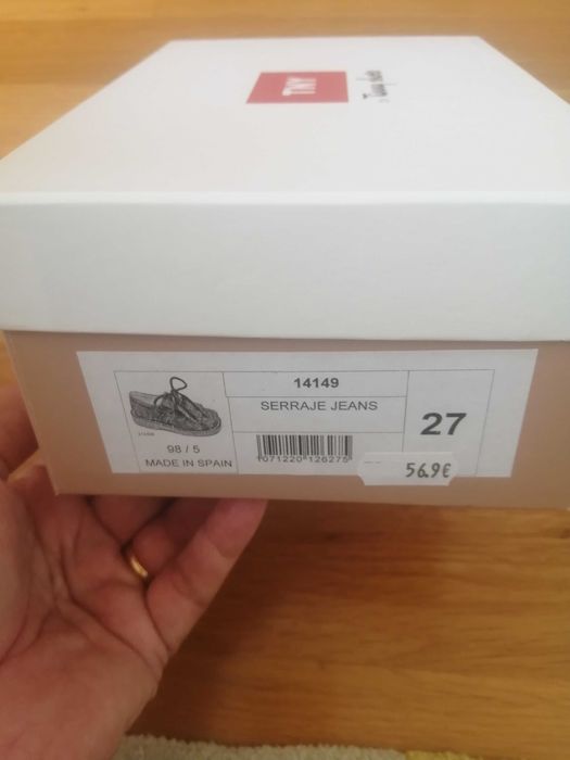 Sapatos de criança novos n 27