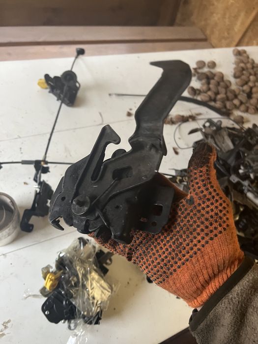 Замок капота форд эскапе год 2004 ford escape