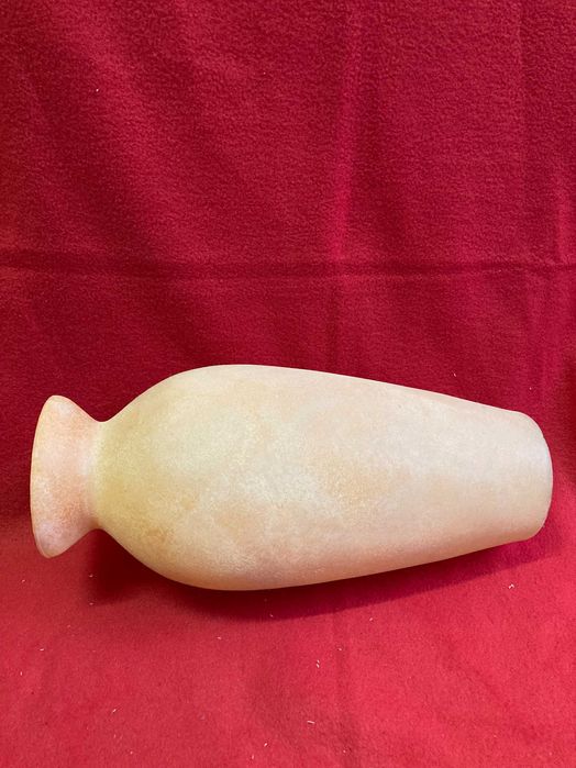 Jarrão tipo ânfora em vidro projetado