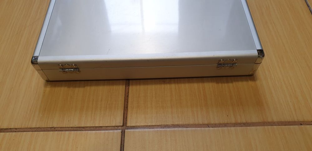 Walizka pudełko aluminiowe