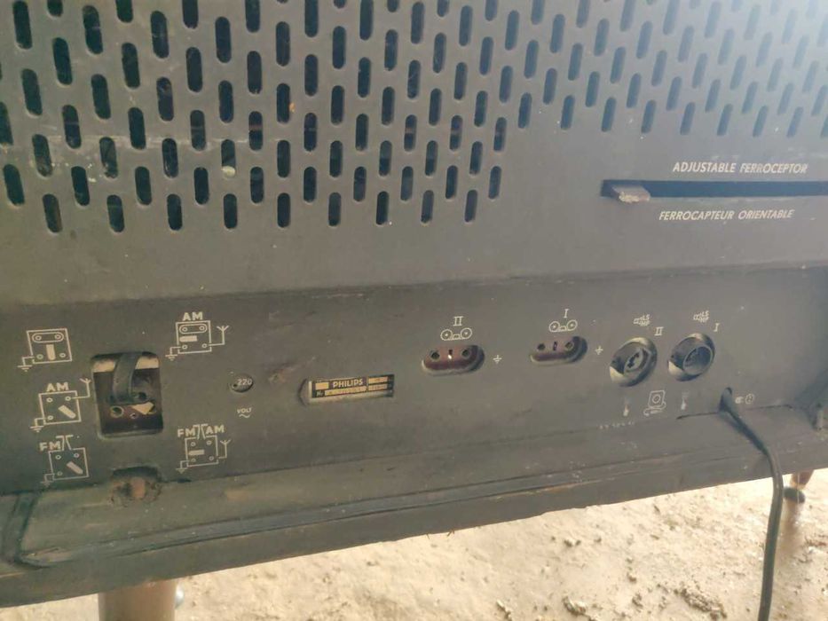 Móvel gira discos  com amplificador