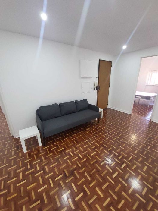 Apartamento Remodelada no Centro de Almada, 4 Quartos, Estudantes/Professores