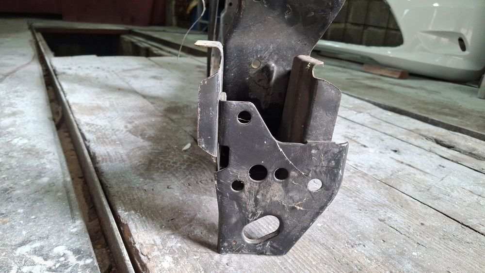 телевізор панель передня ніссан альмера класік санні н16 00-2007 нова