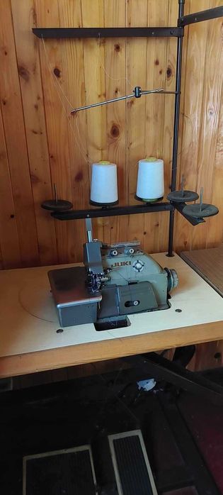 Maszyna szwalnicza - Juki pięcionitkowy