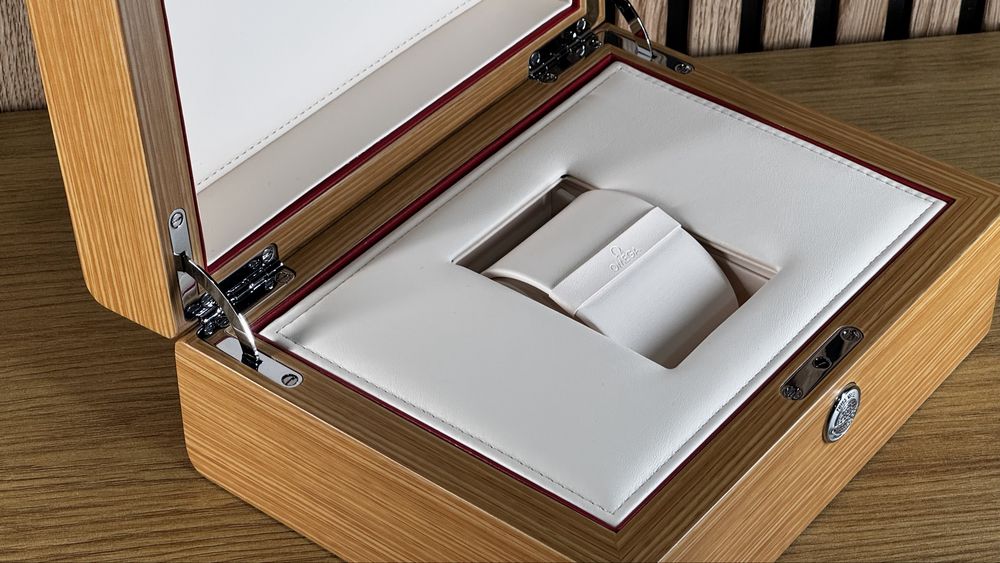 Caixa Omega igual a nova