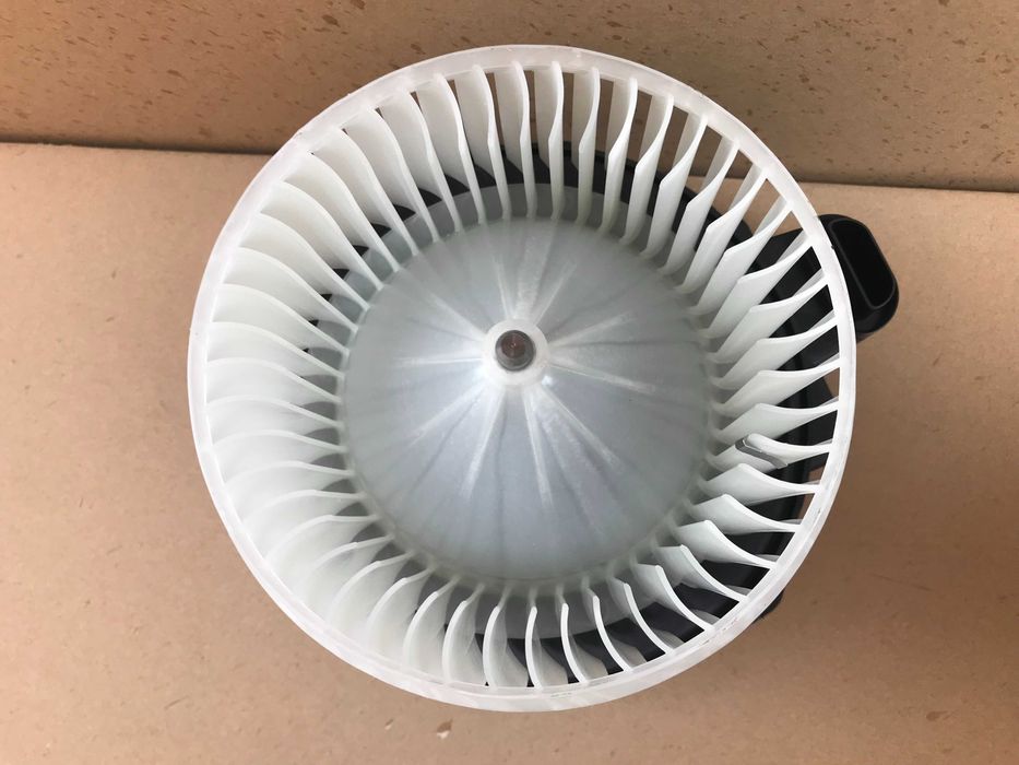 Моторчик печки вентилятор Toyota Rav4 Auris Corolla E15