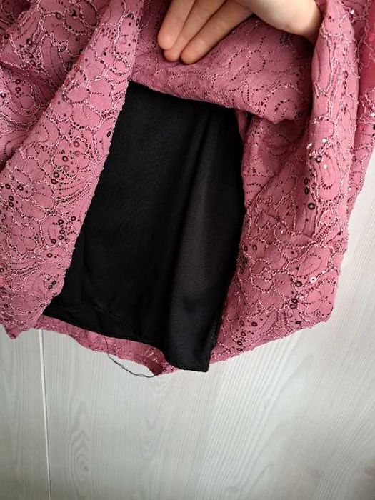 Krótka sukienka błyszczącą koronkowa 48 4XL