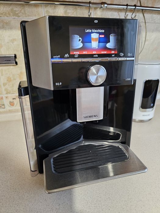 Кофемашина  Siemens EQ.9 s500
