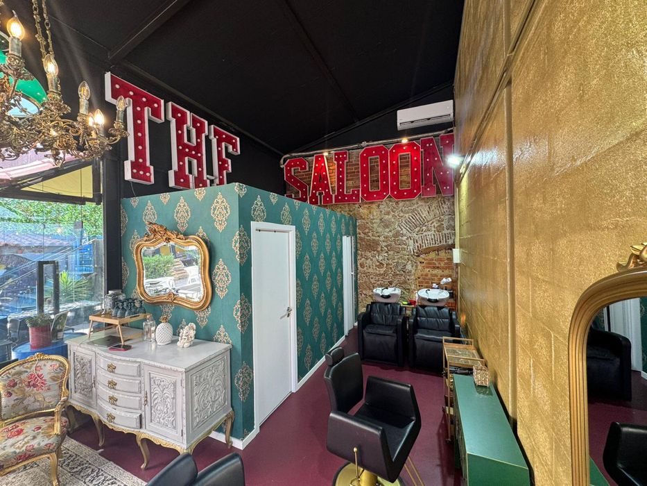 Salão de Beleza Premium a venda totalmente equipado pronto a trabalhar