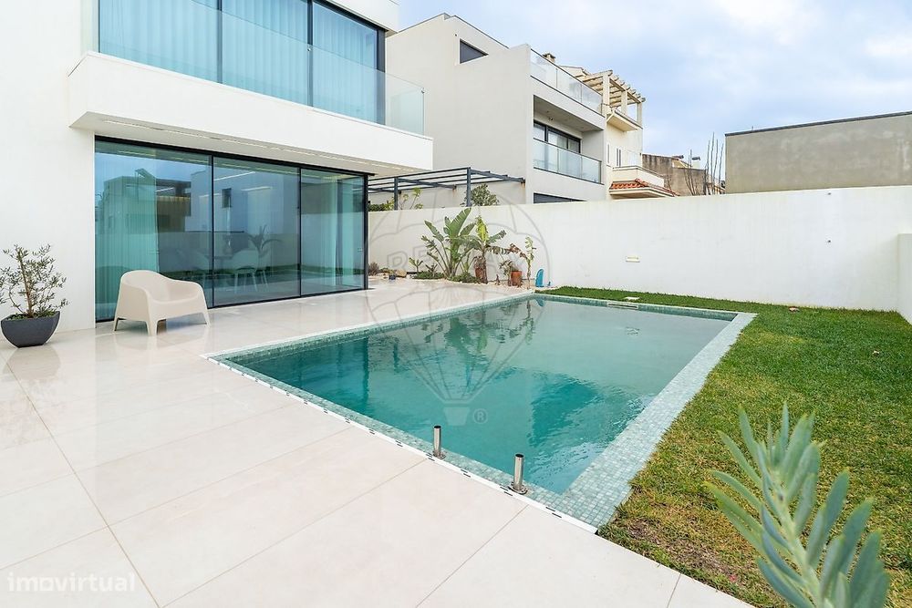 Moradia T4 para venda