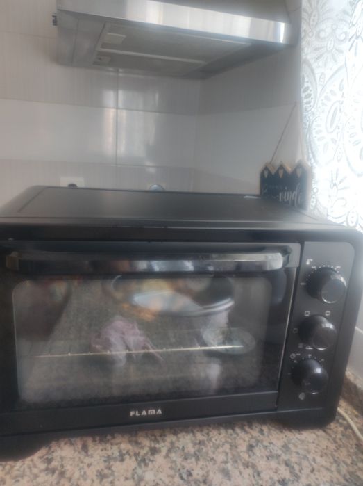 forno elétrico cor preta