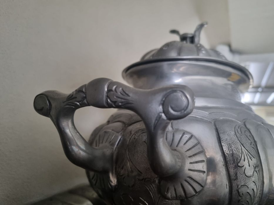 Terrina com tampa + travessa de estanho