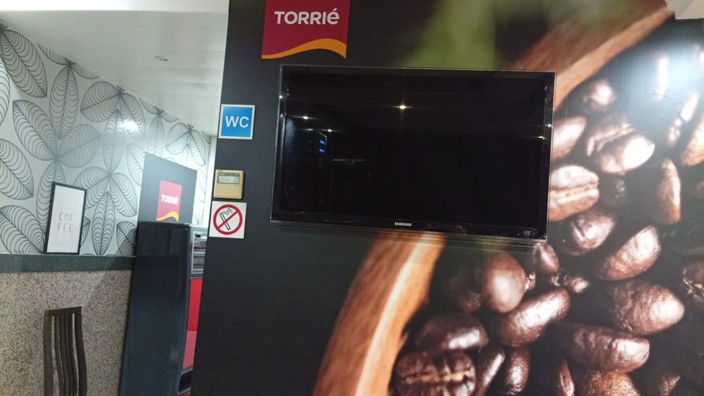 Trespassa-se cafetaria em pleno funcionamento