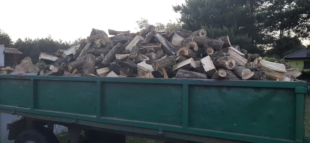 Drewno opałowe suche drzewo do pieca kominka