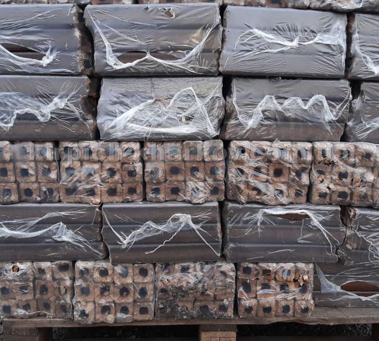 Продаж брикетів та дров по Києву і області