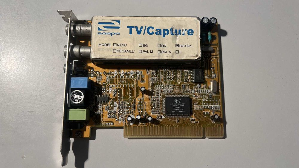 Placa PCI captura vídeo TV e rádio FM BG+DK