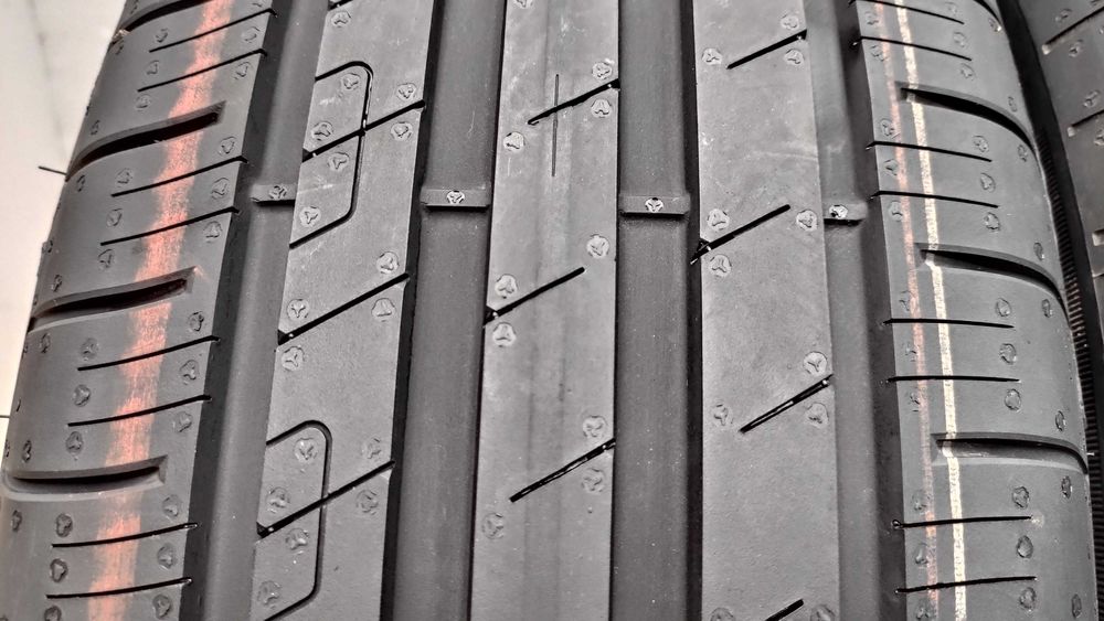 шини 215/65R17. Goodyear. Continental
