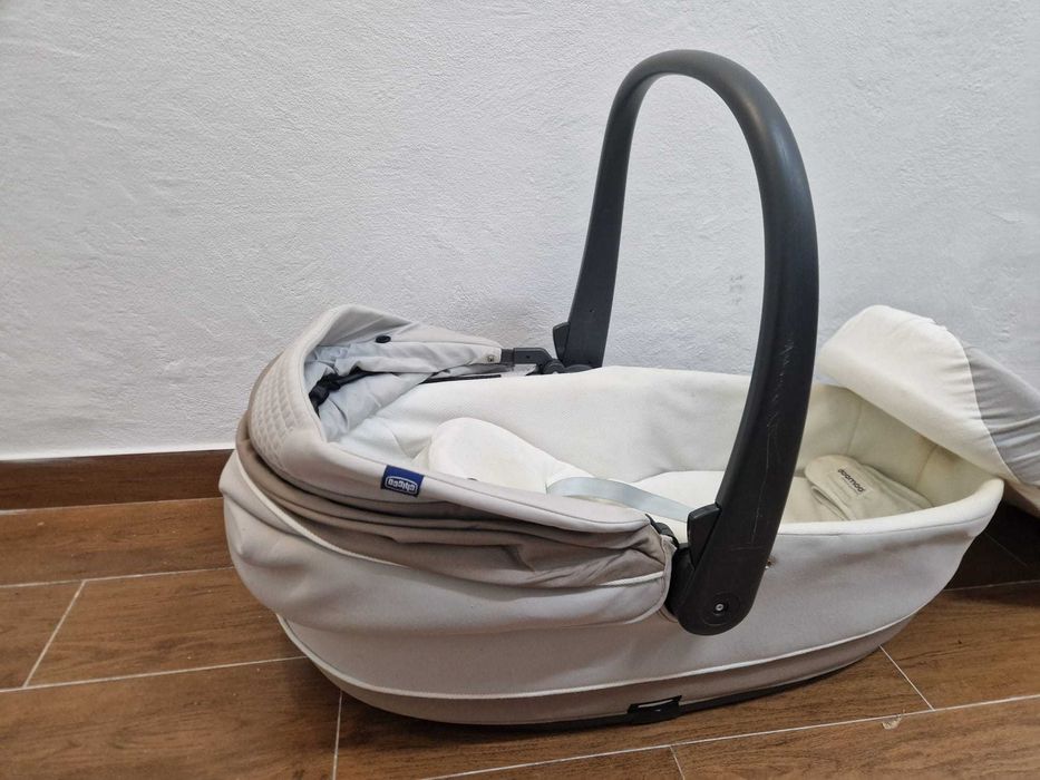 Alcofa Chicco + redutor Doomoo para recém-nascido