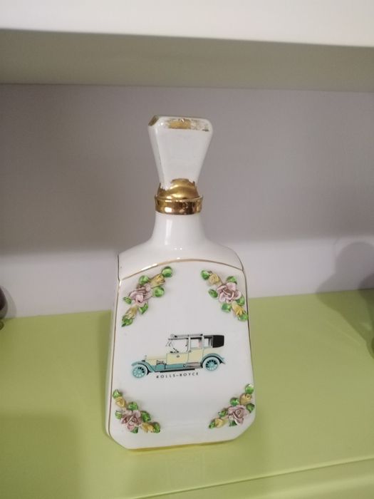 Garrafa antiga, com flores em alto relevo