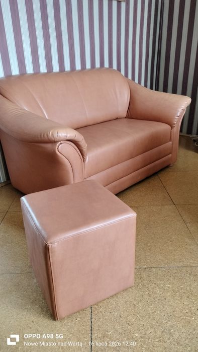 Sofa dwuosobowa z pufą bez funkcji spania