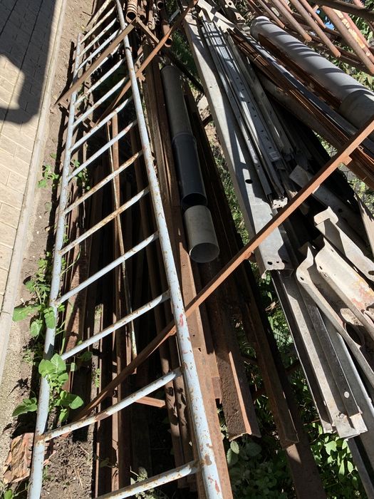 Проволока оцинкованная, трубы, лестница