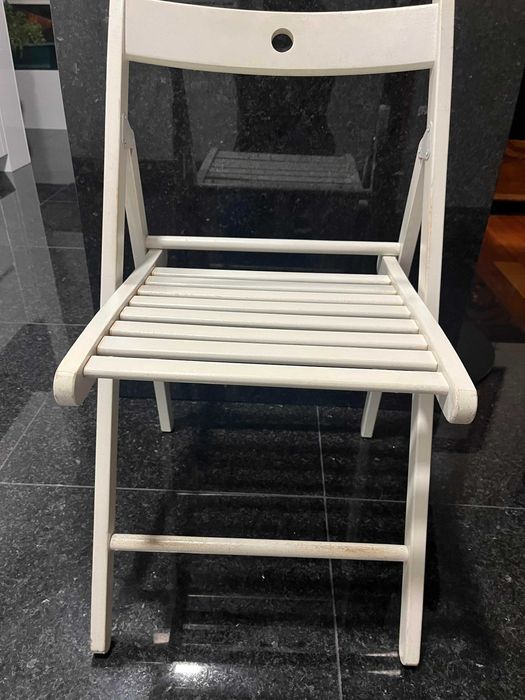 Cadeiras de madeira branca como novas