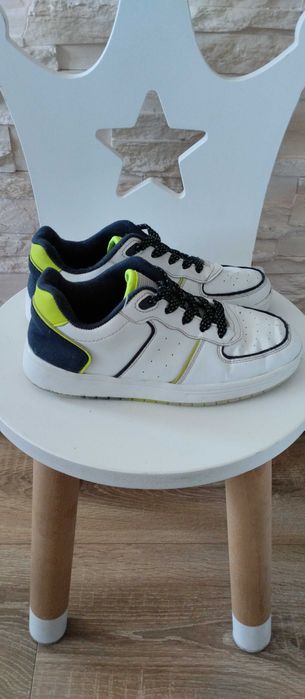 Buty sportowe adidasy dla chłopca białe r.33 Reserved