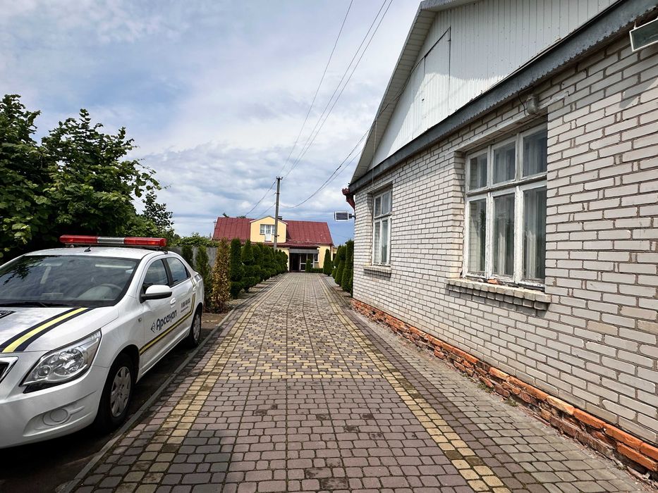 2 будинки+виробниче двоповерхове приміщення на території