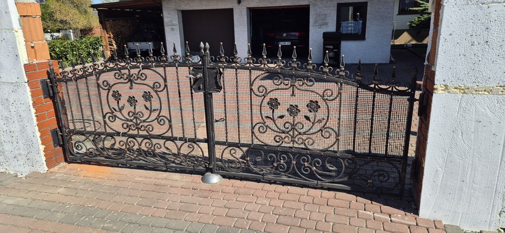 Brama kuta 3.5m i dwie furtki po 1m. malowana proszkowo