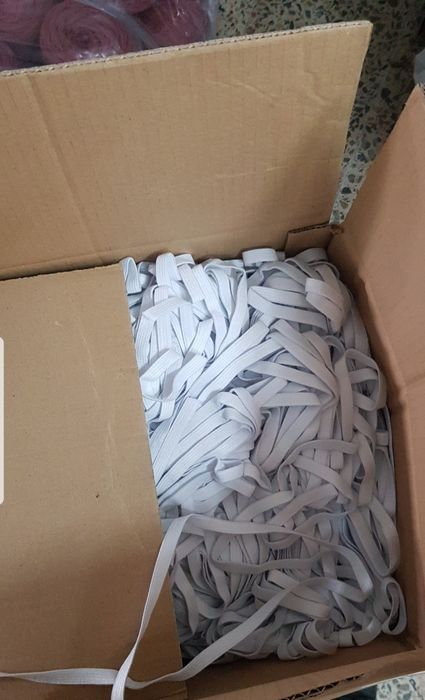 Elástico com 1 cm de espessura e com várias espessuras branco e preto