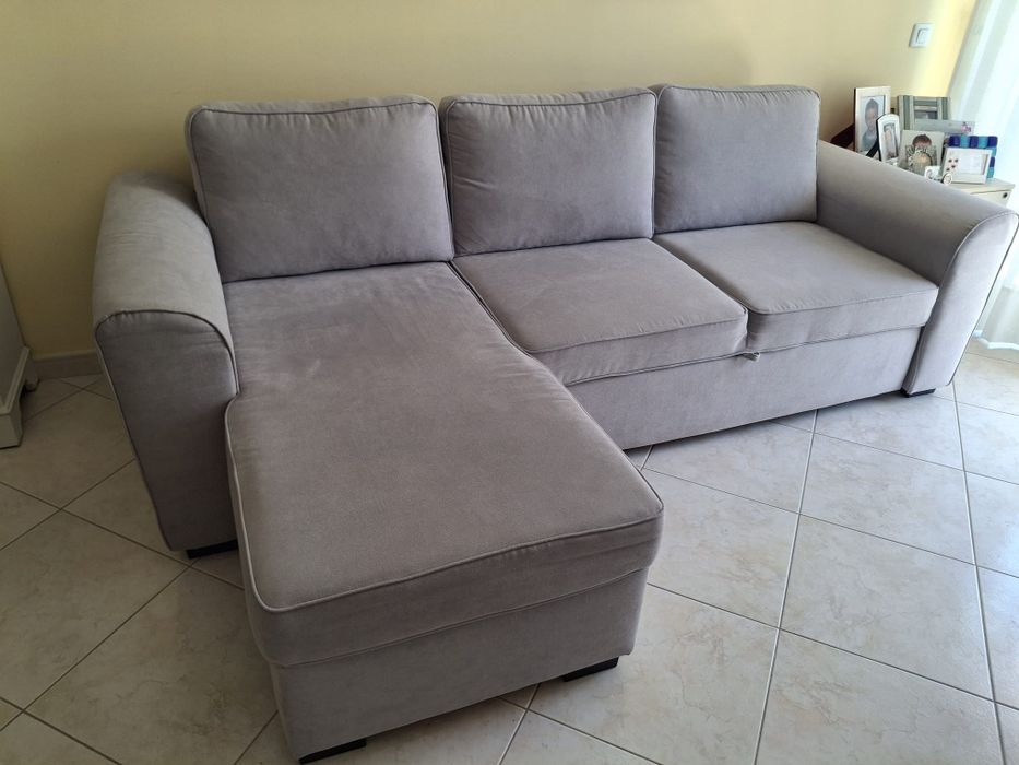 Devido a mudança vendo sofà-cama com as dimensòes 250 x 95 x 153 cm., em excelente estado, como novo