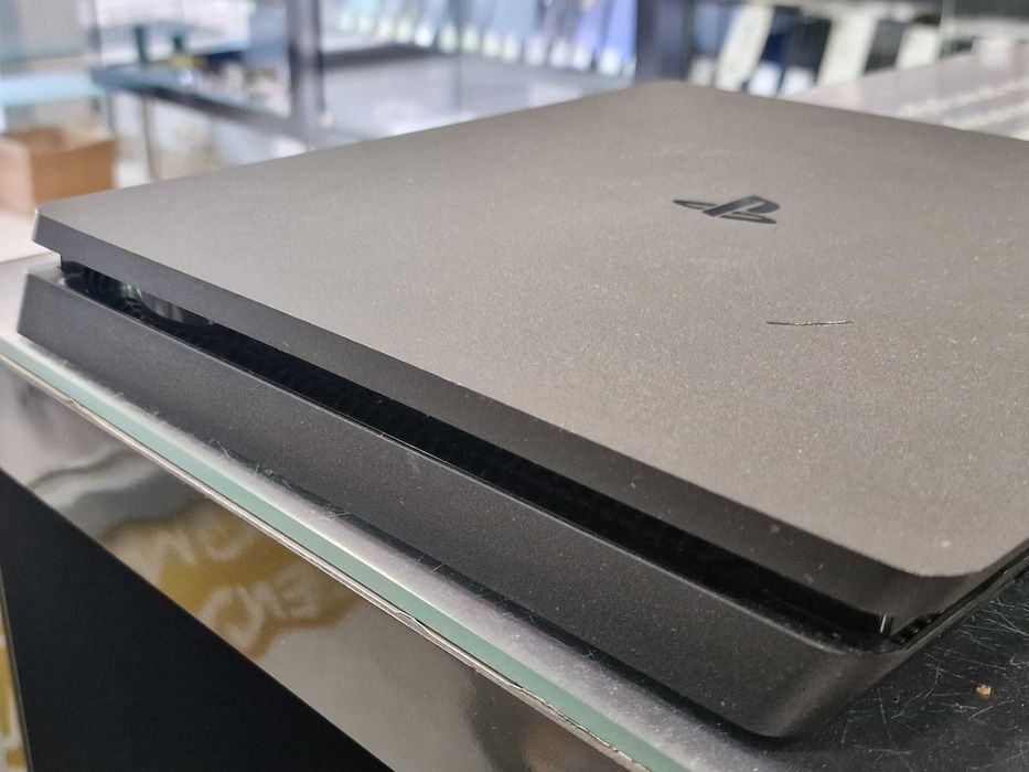 Playstation 4 Slim 1TB/ 2 pady/ 5 gier/ okablowanie/ Grade A-/PS4 Slim