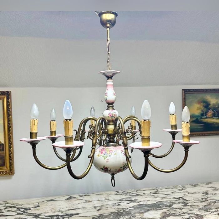 Латунна люстра з порцеляновими елементами на 8 ламп 7459