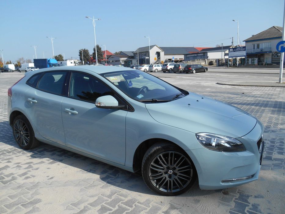 Samochód Volvo V40 D2