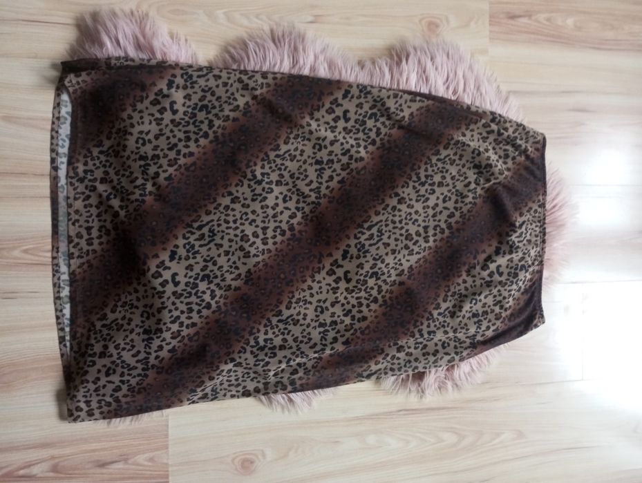 Spódnica w panterkę Midi