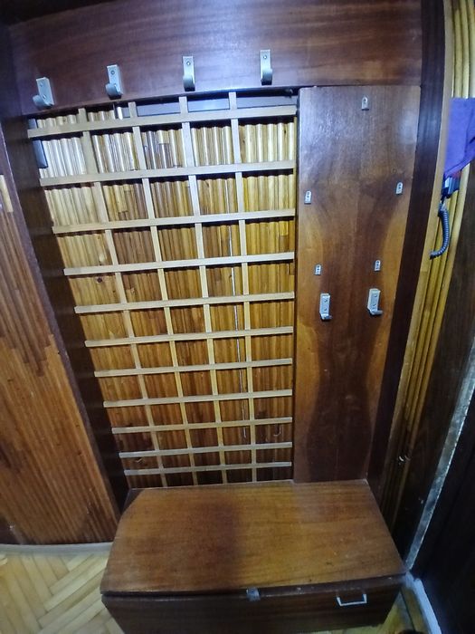 Вішалки для передпокою .