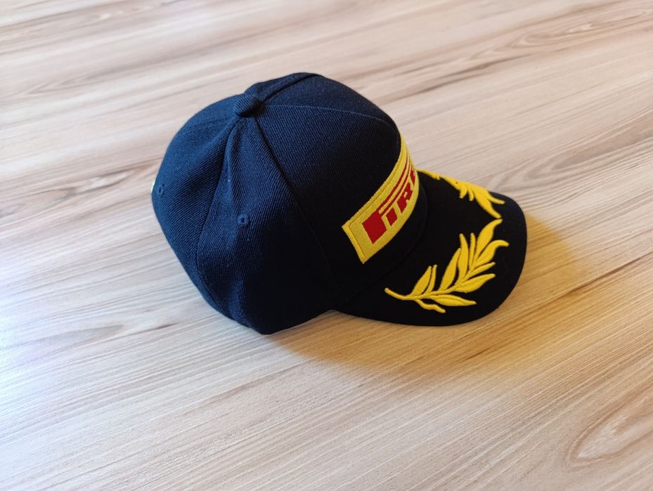 Czapki z Daszkiem PIRELLI.