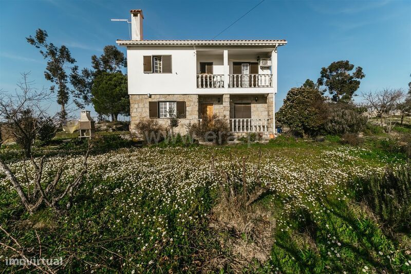 Moradia T3 / Seia, Santa Marinha e São Martinho