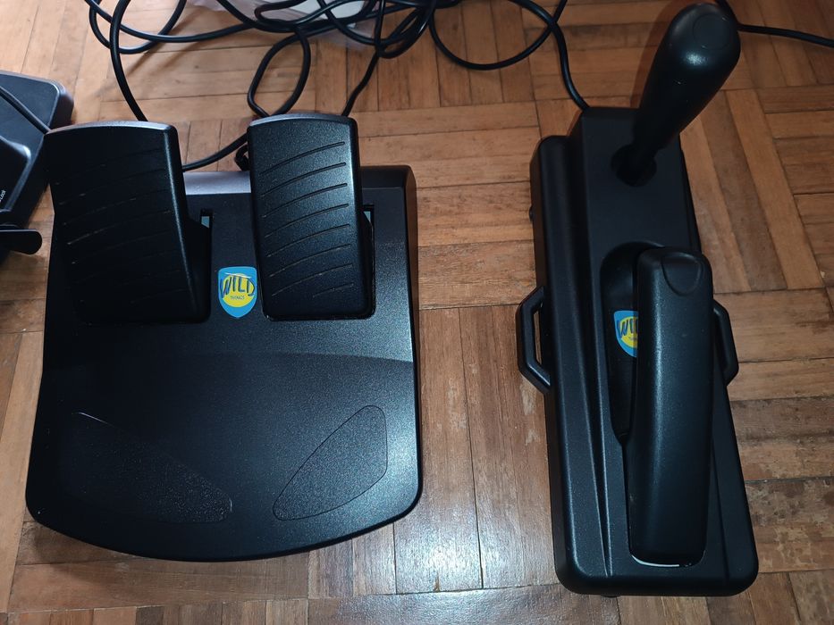 Volante Wild PlayStation com feedback