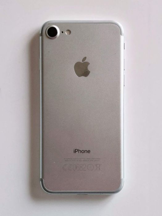 iPhone 7 Silver 128GB in Excellent Condition with Original Box64750550167426122