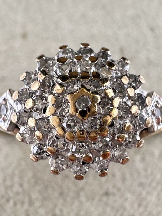 Złoty pierścionek z diamentami 0,25ct