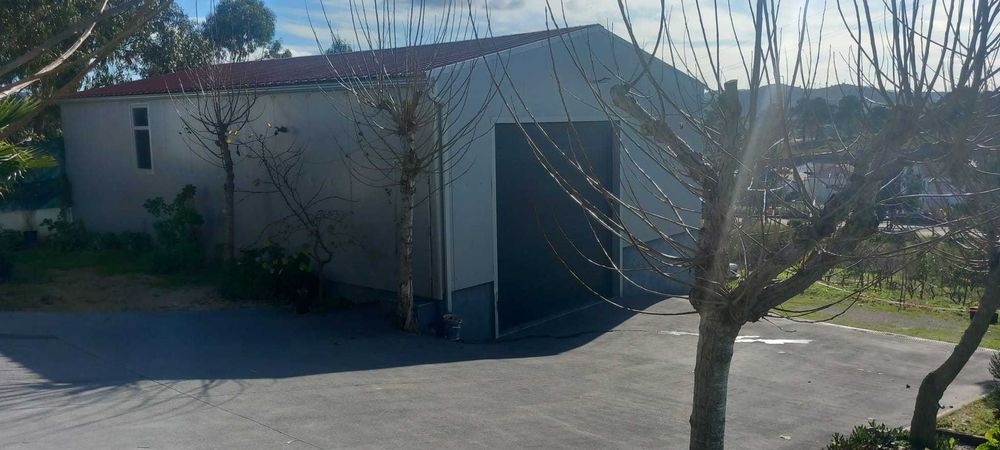 Arrenda-se pavilhão 100 m2