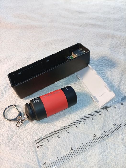 Повербанк и фонарик