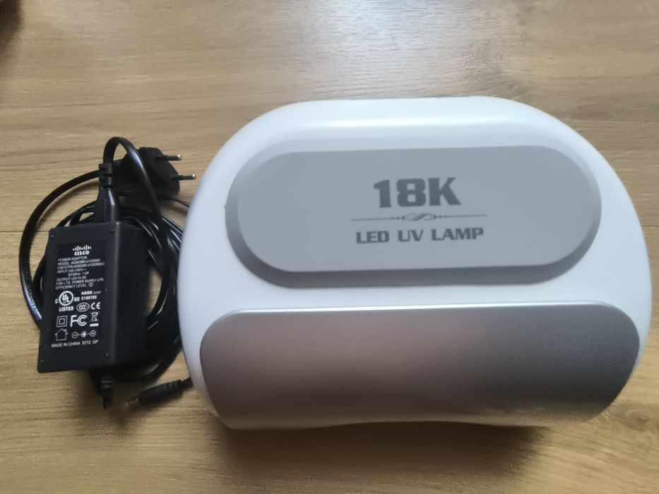 Nail lampa do paznokci 

PROFESSIONAL NAIL EQUIPMENT
