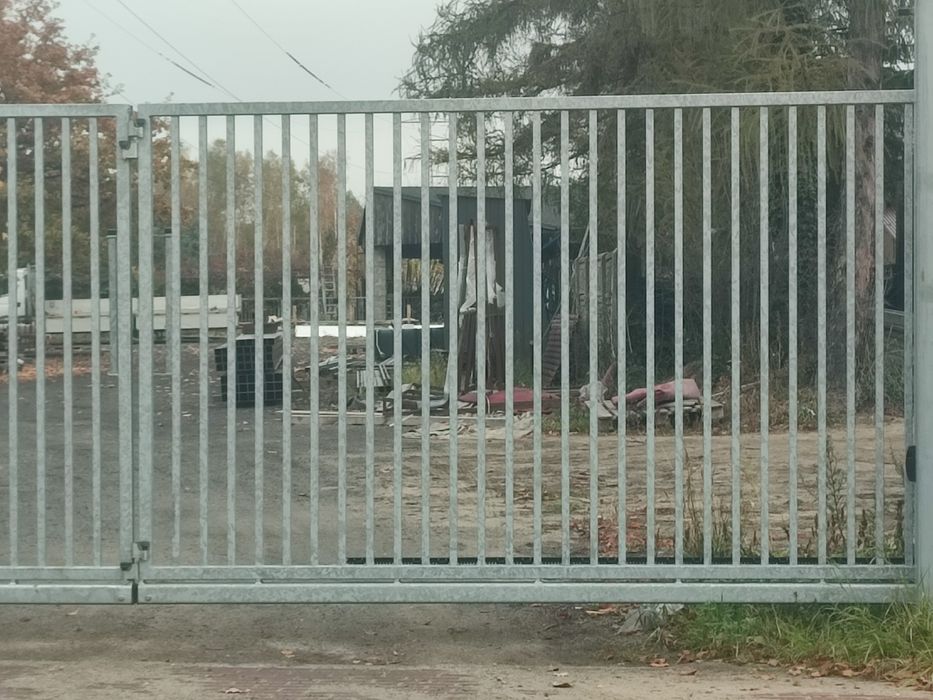 Brama przesuwna panelowa