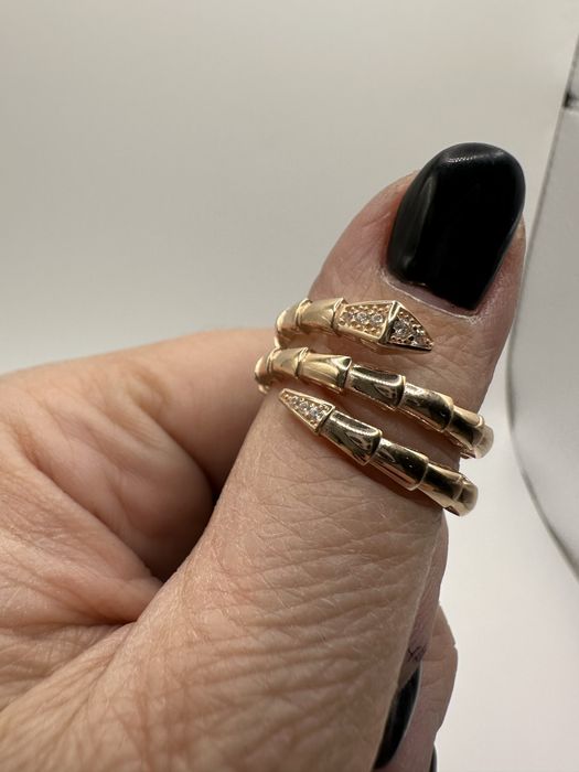 Каблучка « змія» 3.77г 18,5 19.5рр золото 585 проба