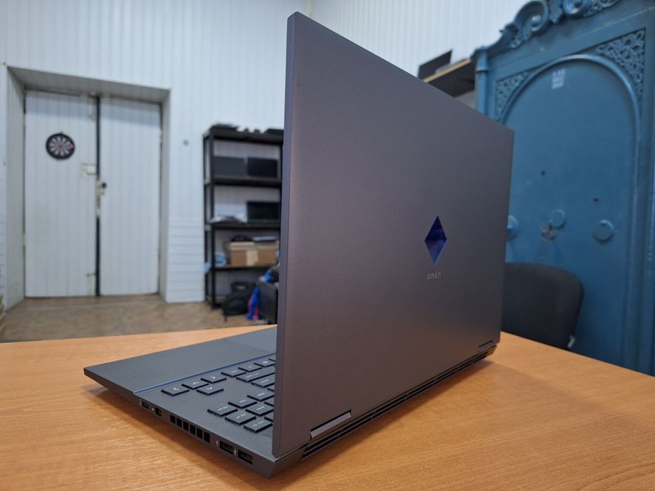 HP OMEN 15-ek1097nr OctalCore Intel Core i7-10870H RTX 3060 6Gb 16/512