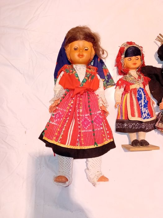 Conjunto de 3 Bonecas em Trajes