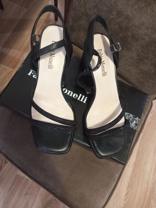 Класні босоніжки