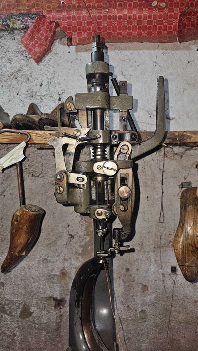 Máquina de Cozer Solas/Palmilhar